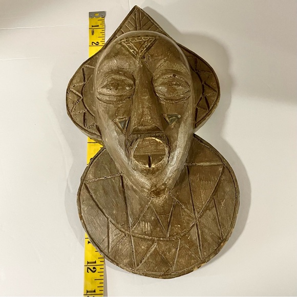 Vintage African Carved Wooden Face Mask Handcrafted in Ghana Tribal Art - Picture 9 of 11